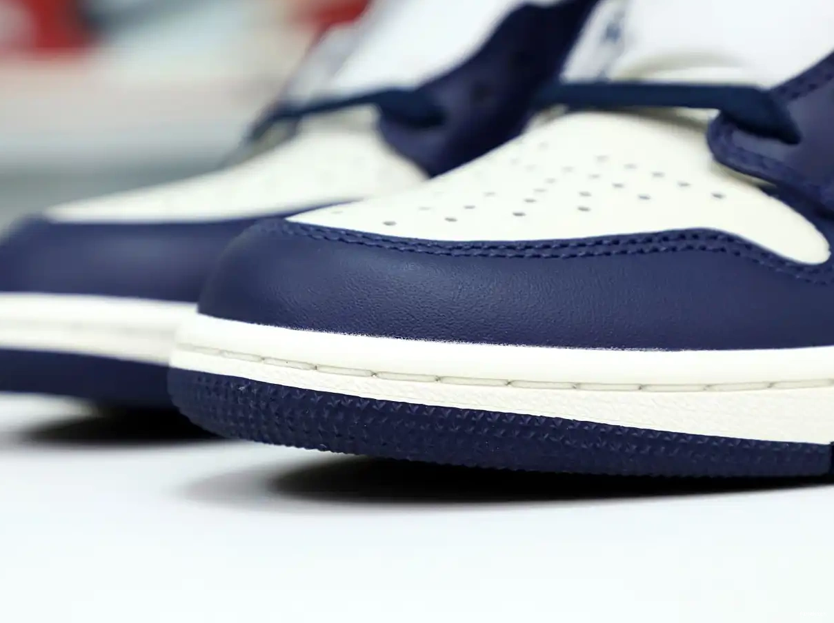 RETRO OG HIGH 'OBSIDIAN' AIR 1 JORDAN 0405